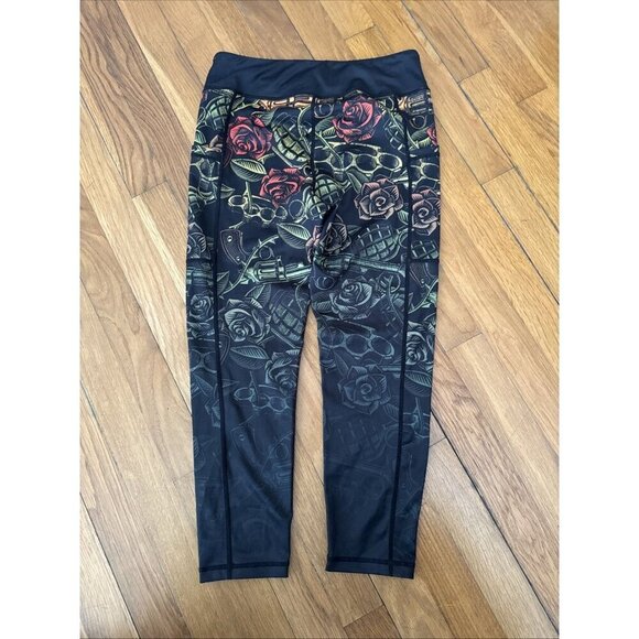 CVG Constantly Varied Gear Leggings Capri Length Grenade Guns Roses Print Size S - Picture 4 of 5